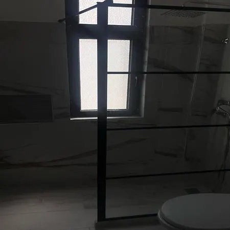 Next To The In * Dıraç