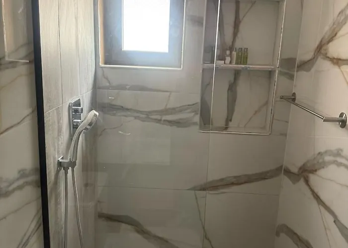 Daire Next To The In