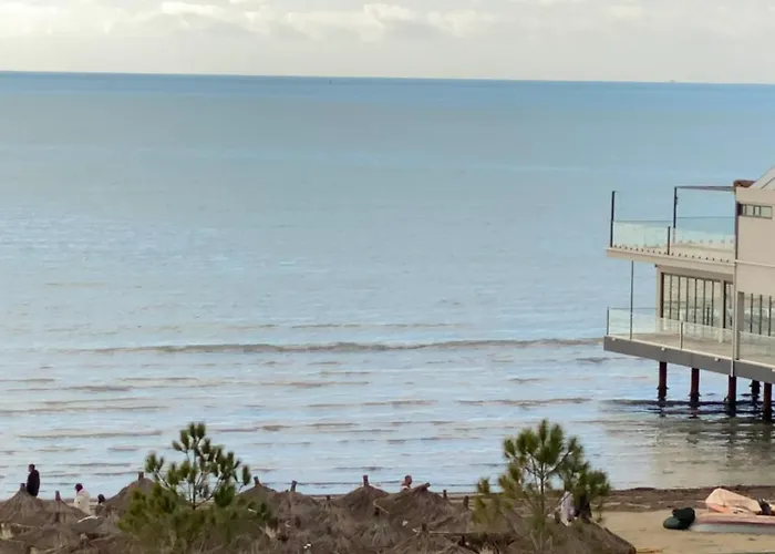 Daire Next To The In *